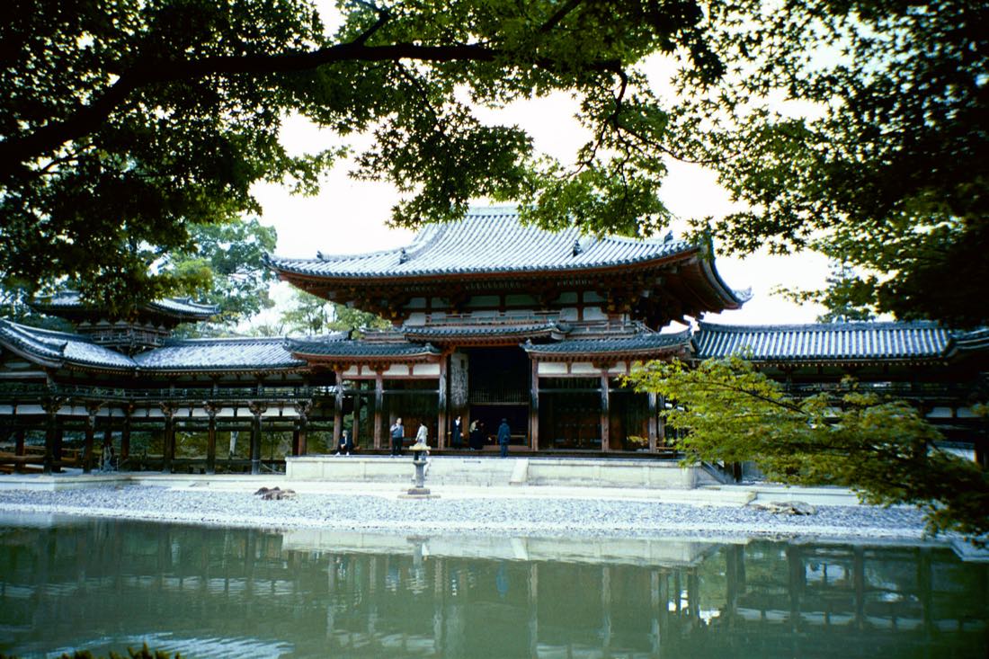 The Phoenix Hall of Byodo-in across its pond at Uji
