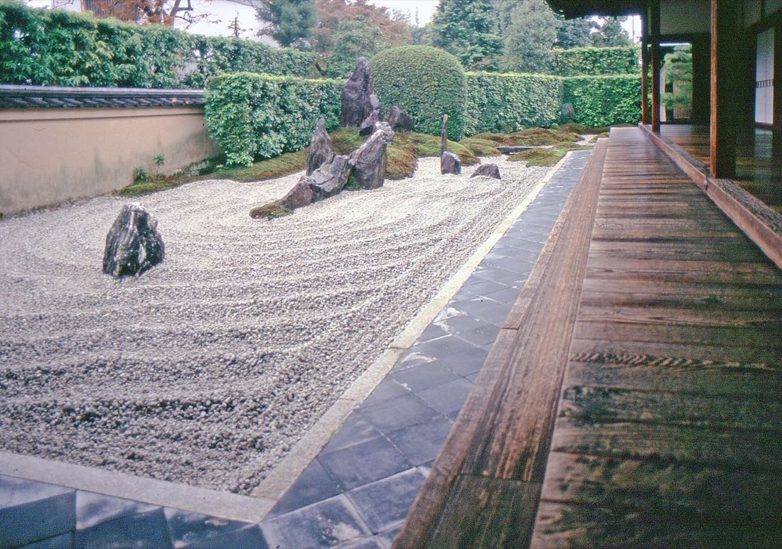 A raked gravel garden in a Daitoku-ji subtemple, Kyoto